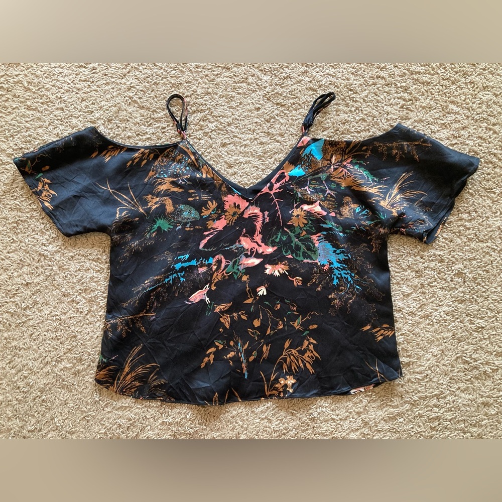 Wilfred Cold Shoulder Short Sleeve 100% Silk Crop Top. Size Small. - Picture 14 of 14